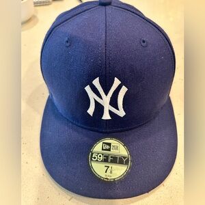 New Era NY Yankees Polartec Wind Pro 59Fifty 5950 Fitted Hat Purple White Patch